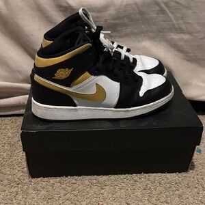Air Jordan 1 Mid
